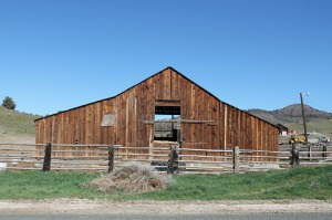 barn-273498_1280